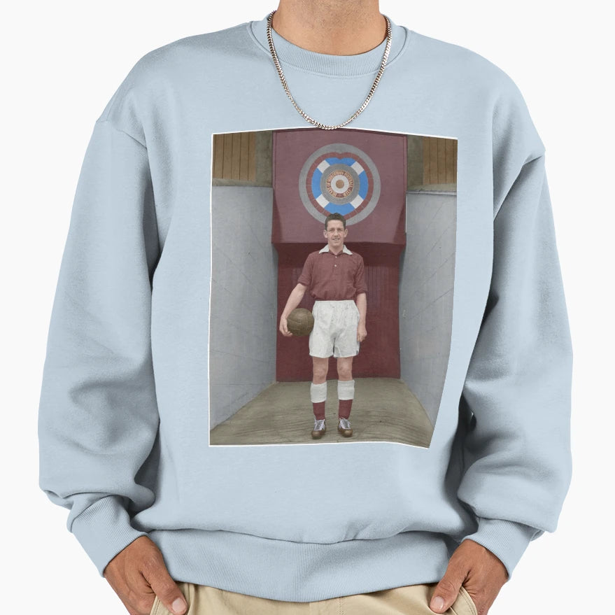 Hearts Legend Dave Mackay Sweatshirt - Aesthetic Graphic Unisex - T-Shirt, Sweatshirt, Hoodie